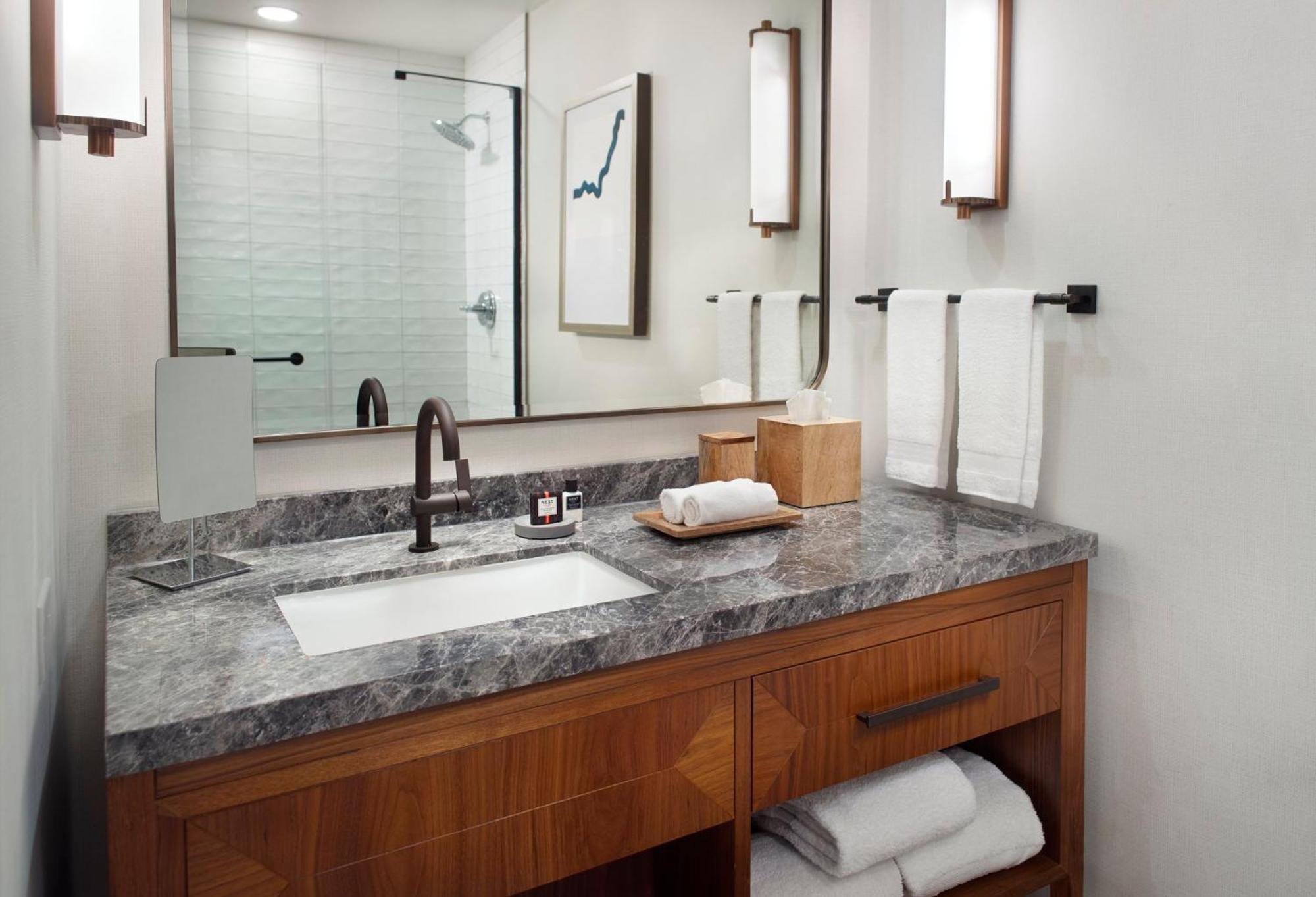 Deluxe Room with Two Double Beds,1255824379:JPEG