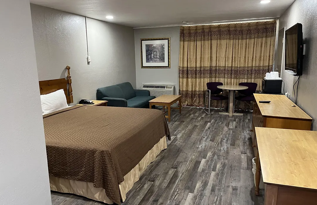 Mid Towne Inn & Suites-1