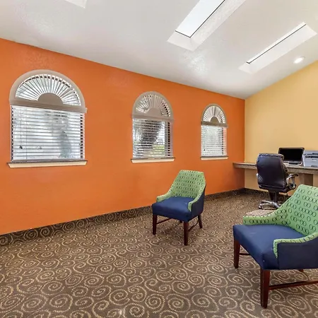 Econo Lodge Near Lackland Air Force Base-Seaworld-2