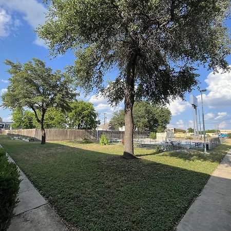 Mid Towne Inn & Suites-3